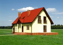 Живописный дом с высоким крыльцом и террасой
