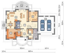 Красочный особняк с полукруглыми балконами